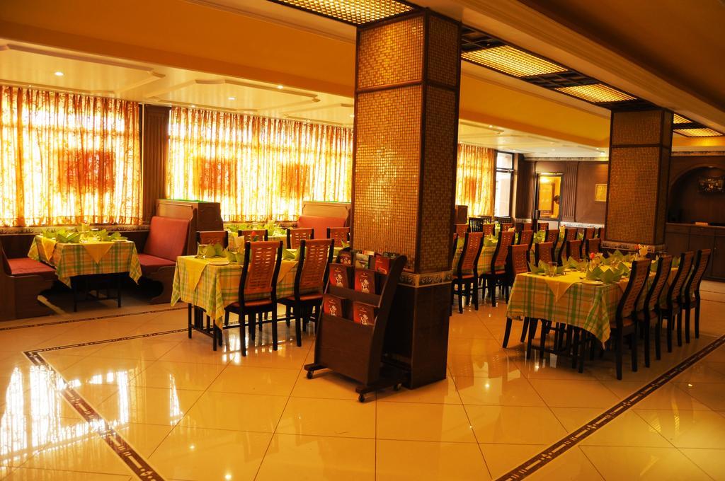费明纳酒店 Tiruchirappalli 外观 照片