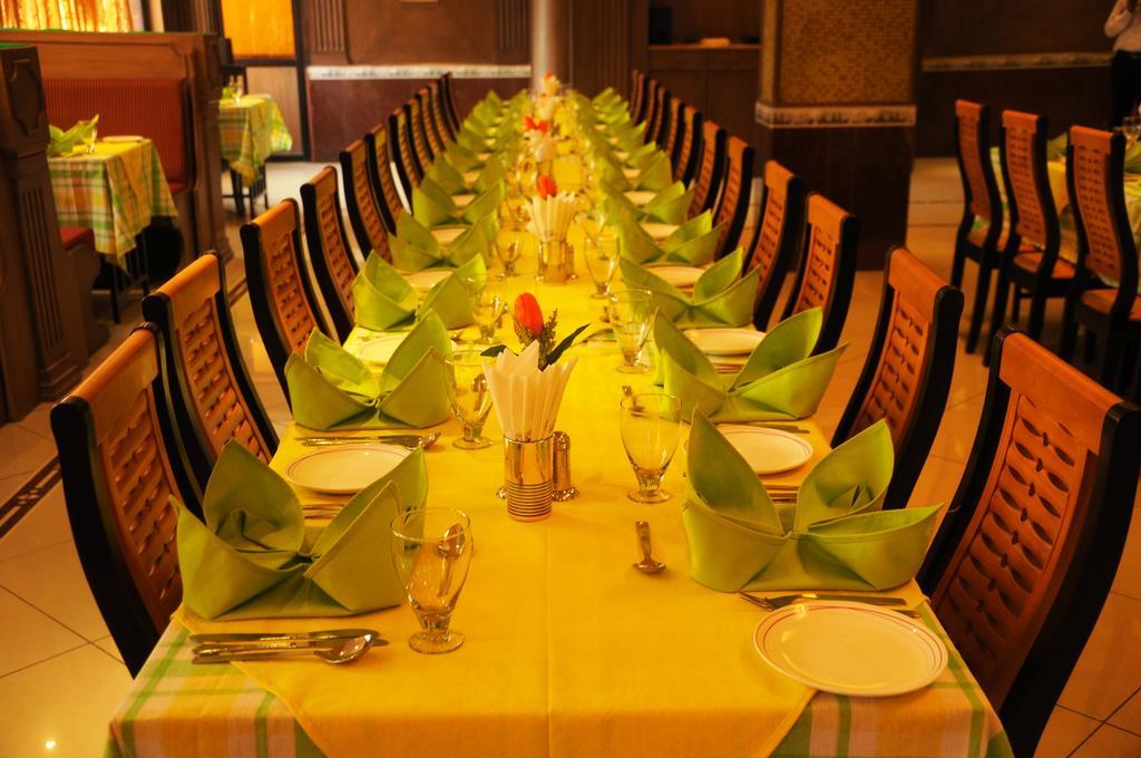 费明纳酒店 Tiruchirappalli 外观 照片