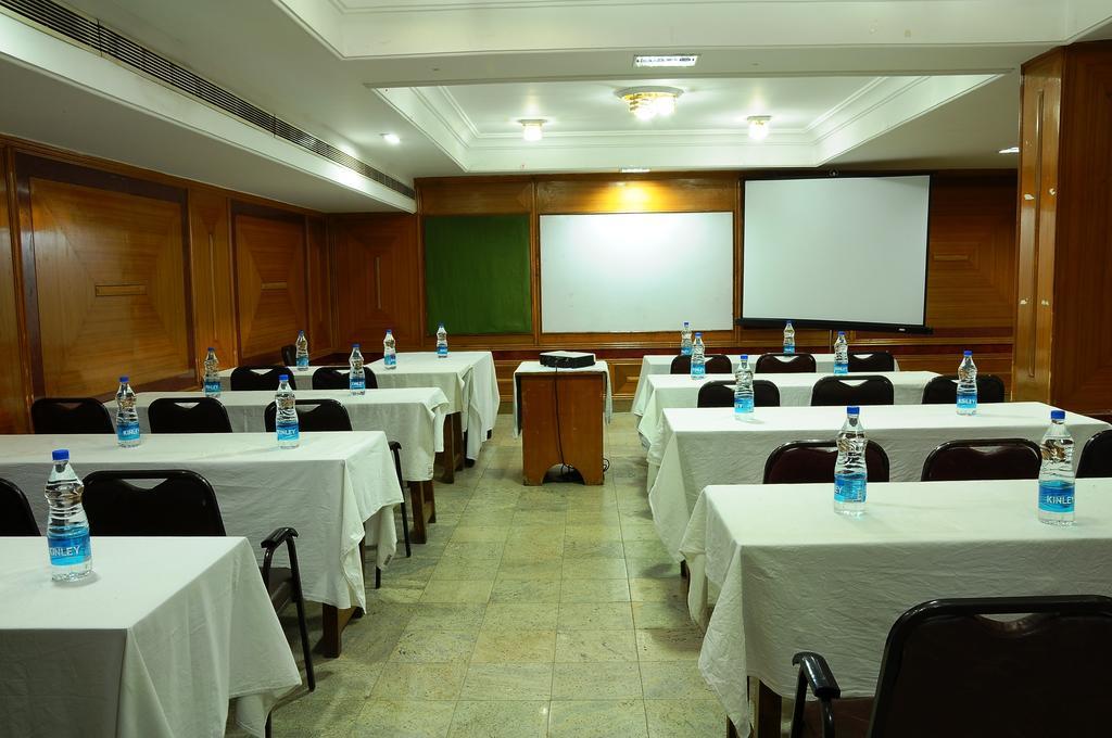 费明纳酒店 Tiruchirappalli 外观 照片