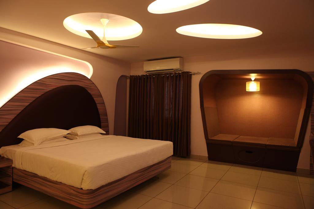 费明纳酒店 Tiruchirappalli 外观 照片