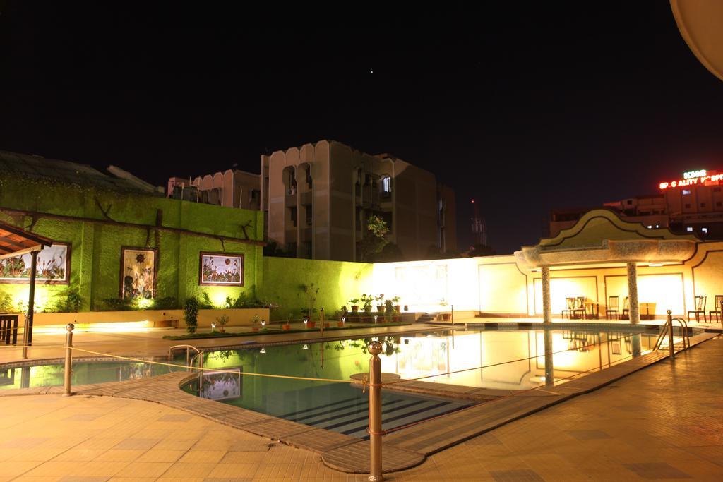 费明纳酒店 Tiruchirappalli 外观 照片