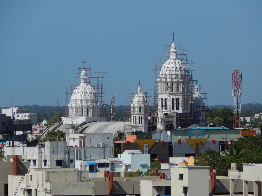 费明纳酒店 Tiruchirappalli 外观 照片